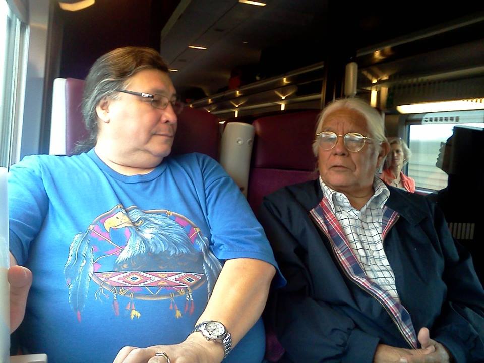 Ron Lameman et Lenny Foster dans le TGV pour Paris